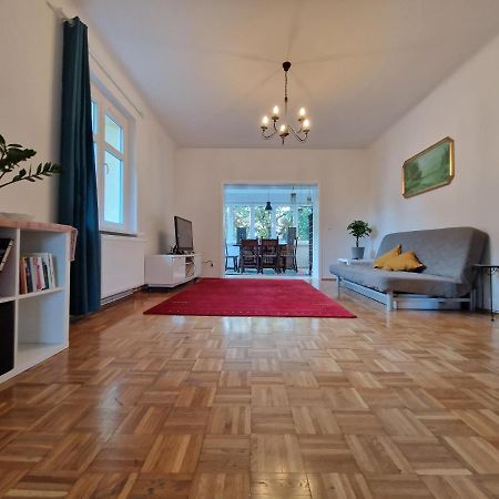 Geraeumige Und Zentrale Ferienwohnung Stahnsdorf Esterno foto