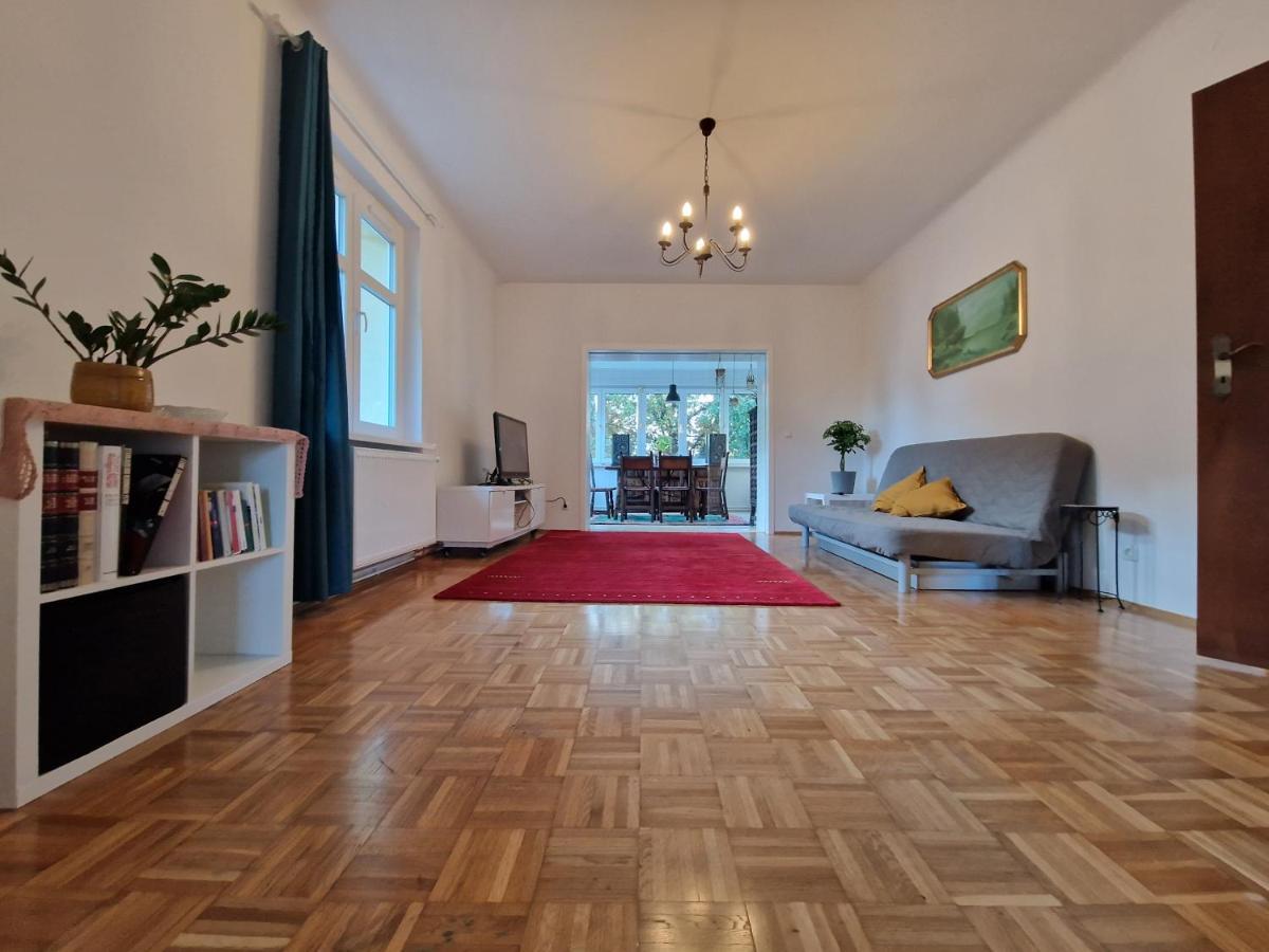 Geraeumige Und Zentrale Ferienwohnung Stahnsdorf Esterno foto